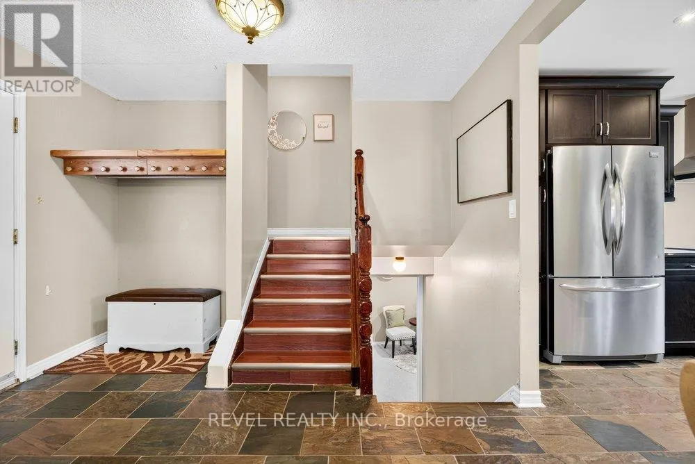 2 LORING CRESCENT