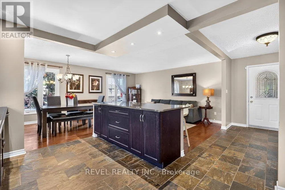 2 LORING CRESCENT