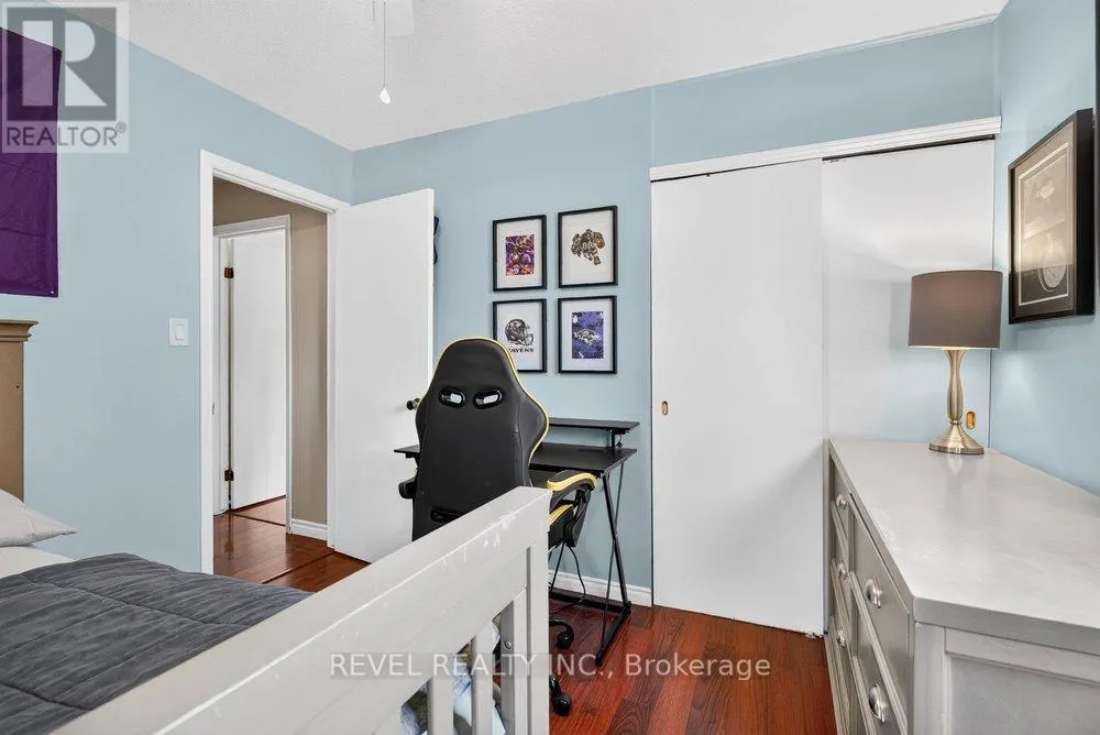 2 LORING CRESCENT