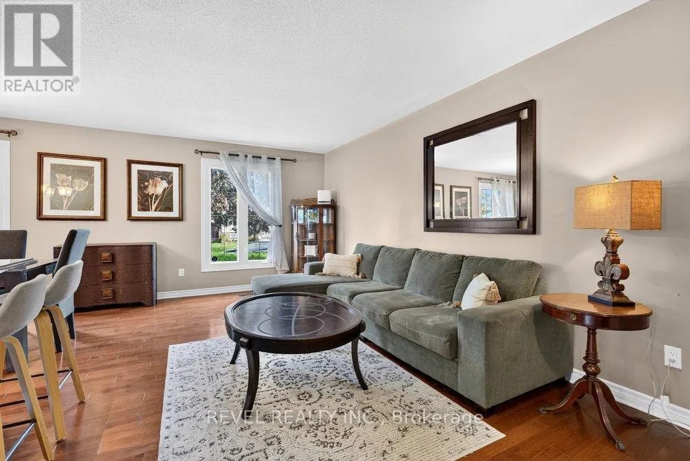 2 LORING CRESCENT