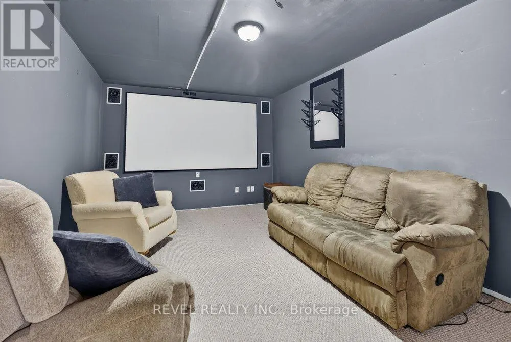 2 LORING CRESCENT