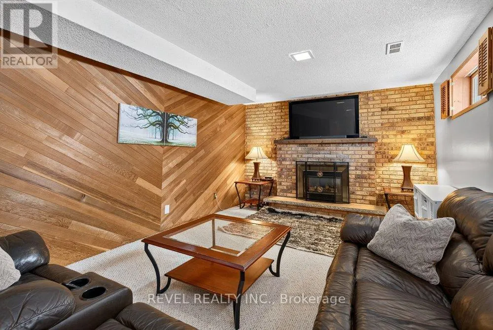 2 LORING CRESCENT