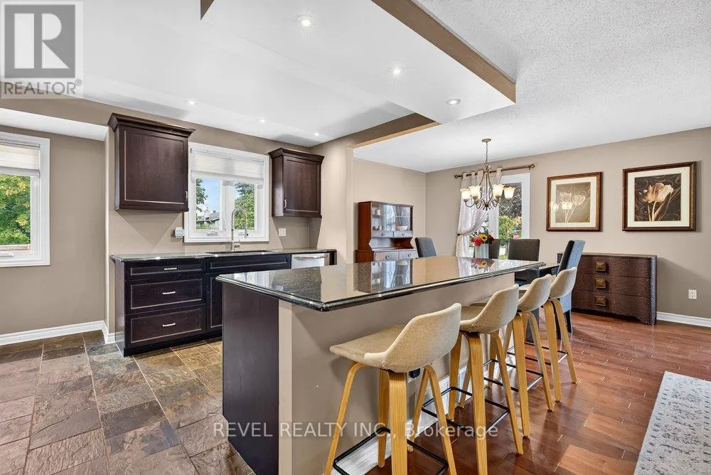 2 LORING CRESCENT