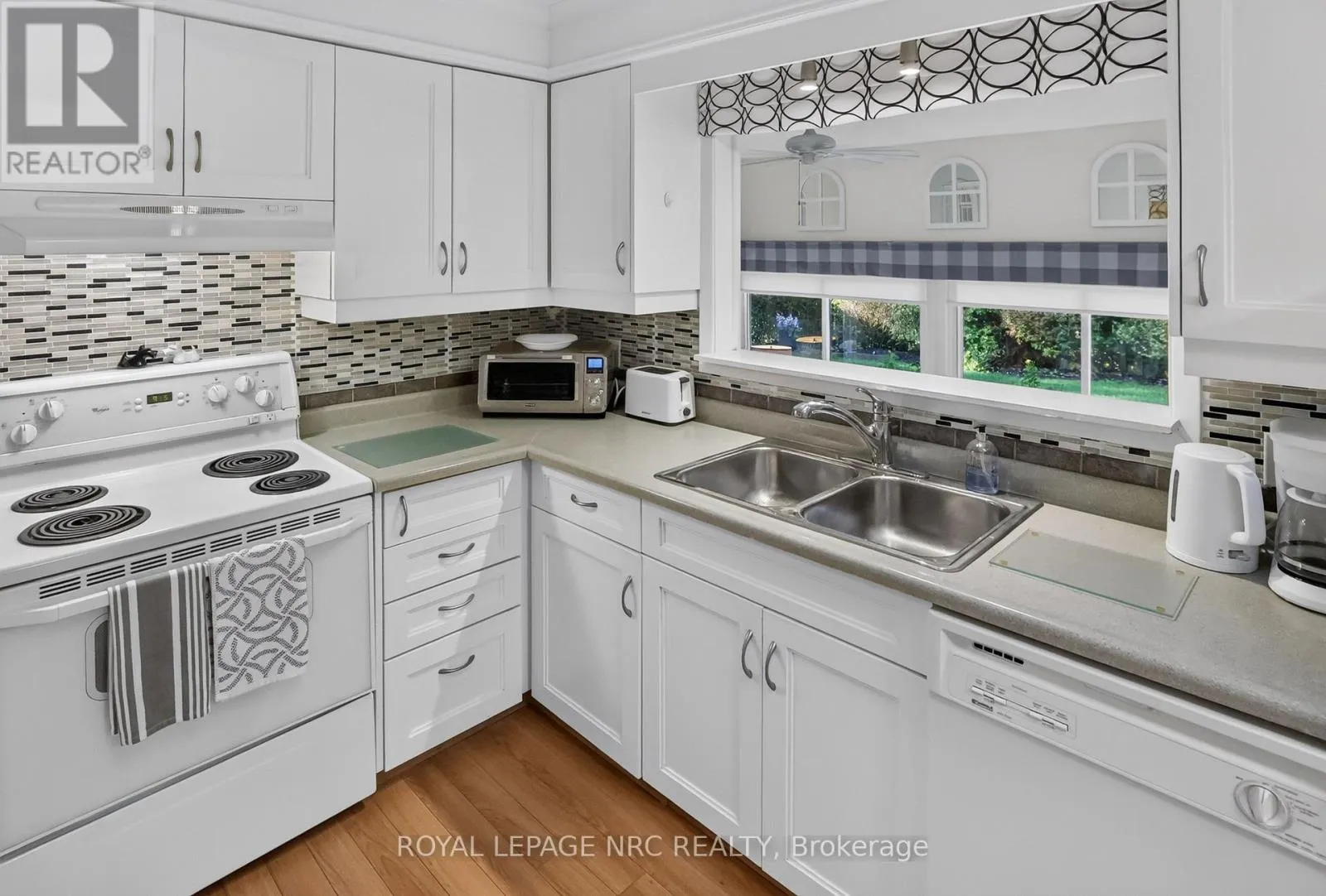 77 LEASIDE DRIVE