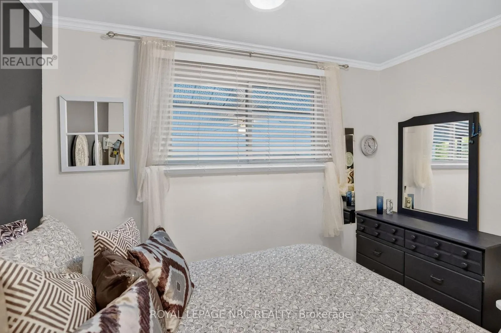 77 LEASIDE DRIVE
