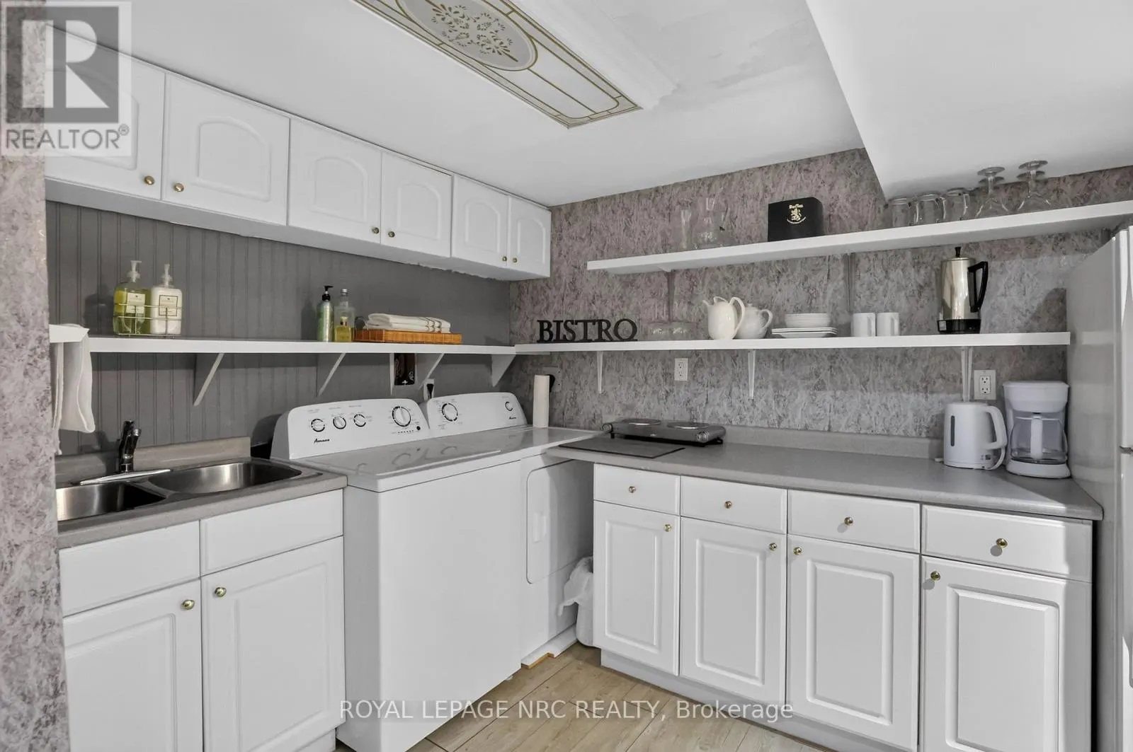 77 LEASIDE DRIVE