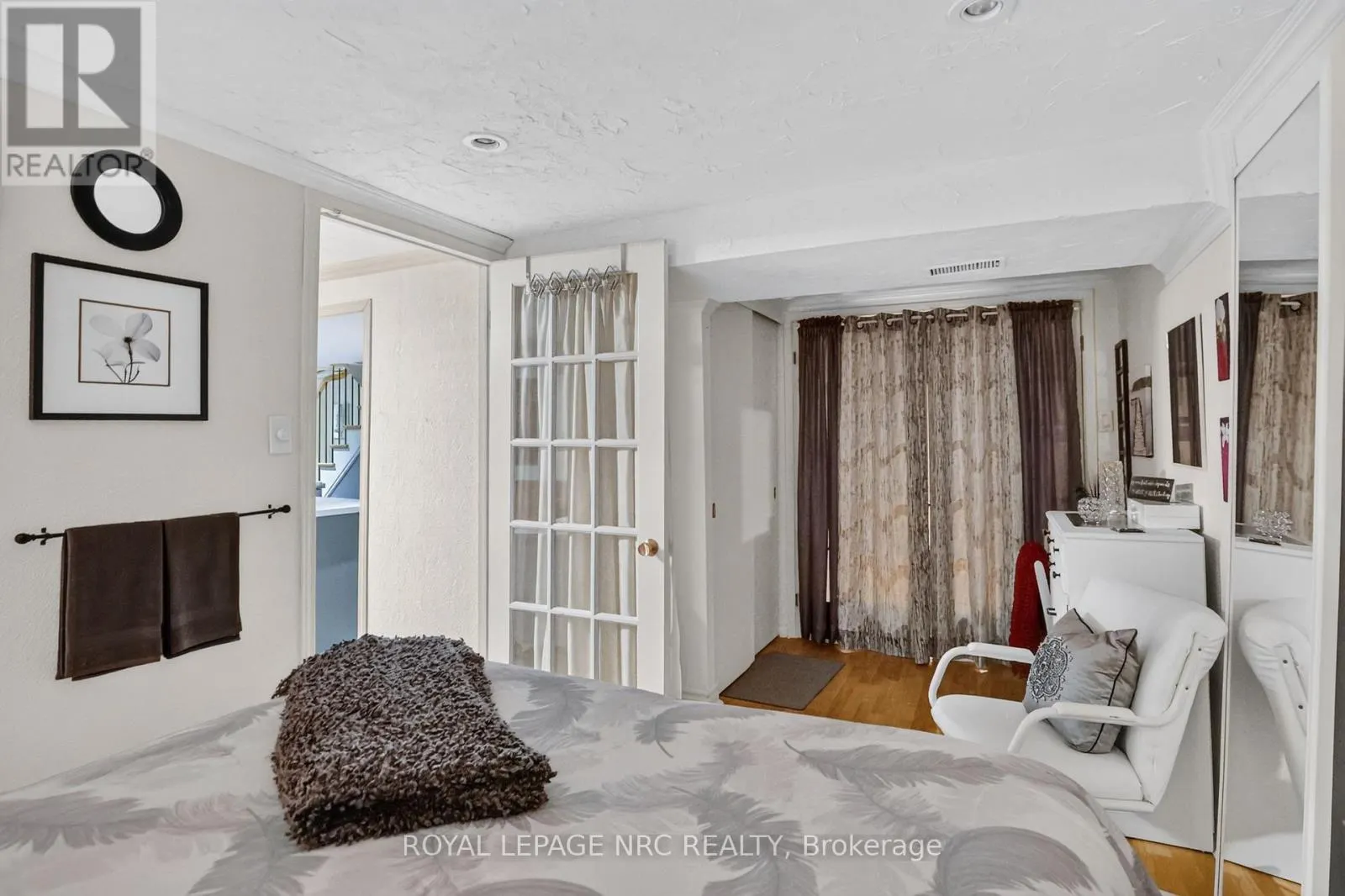 77 LEASIDE DRIVE