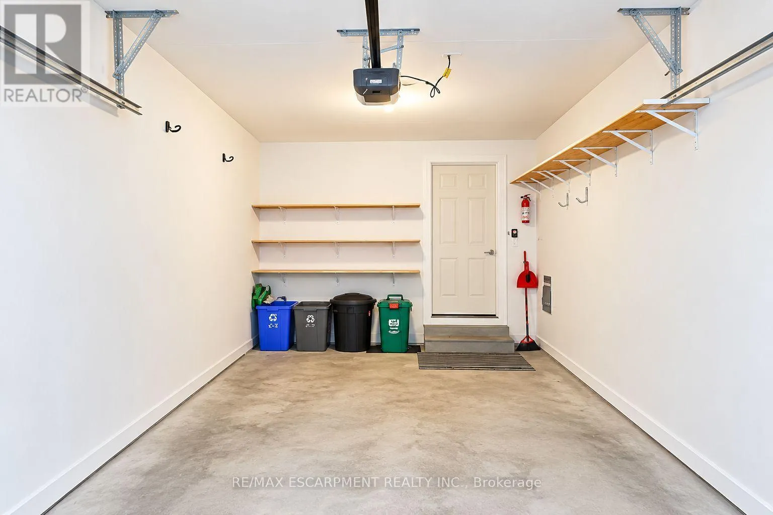 10 - 39 ROBINSON STREET N