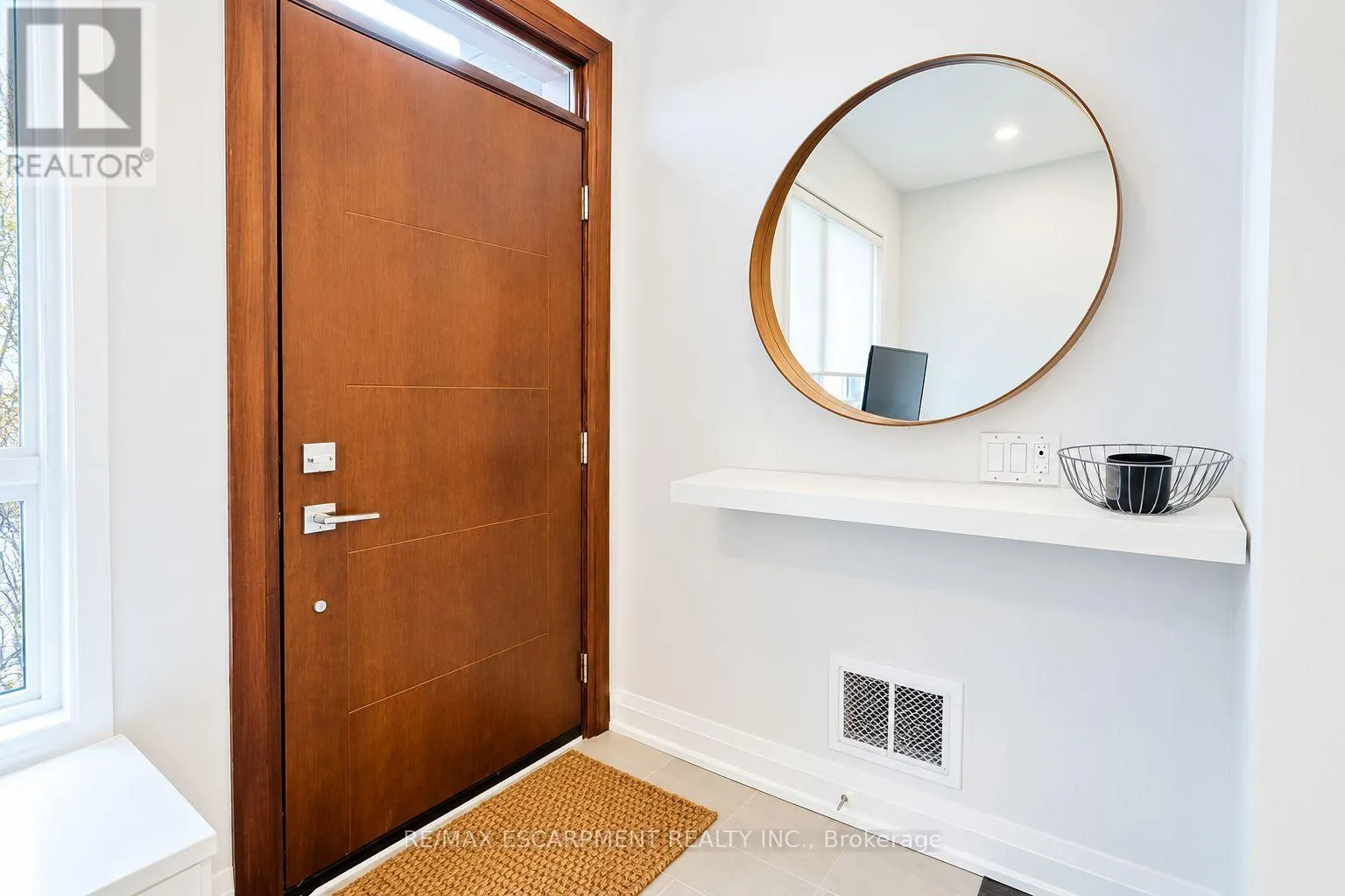 10 - 39 ROBINSON STREET N