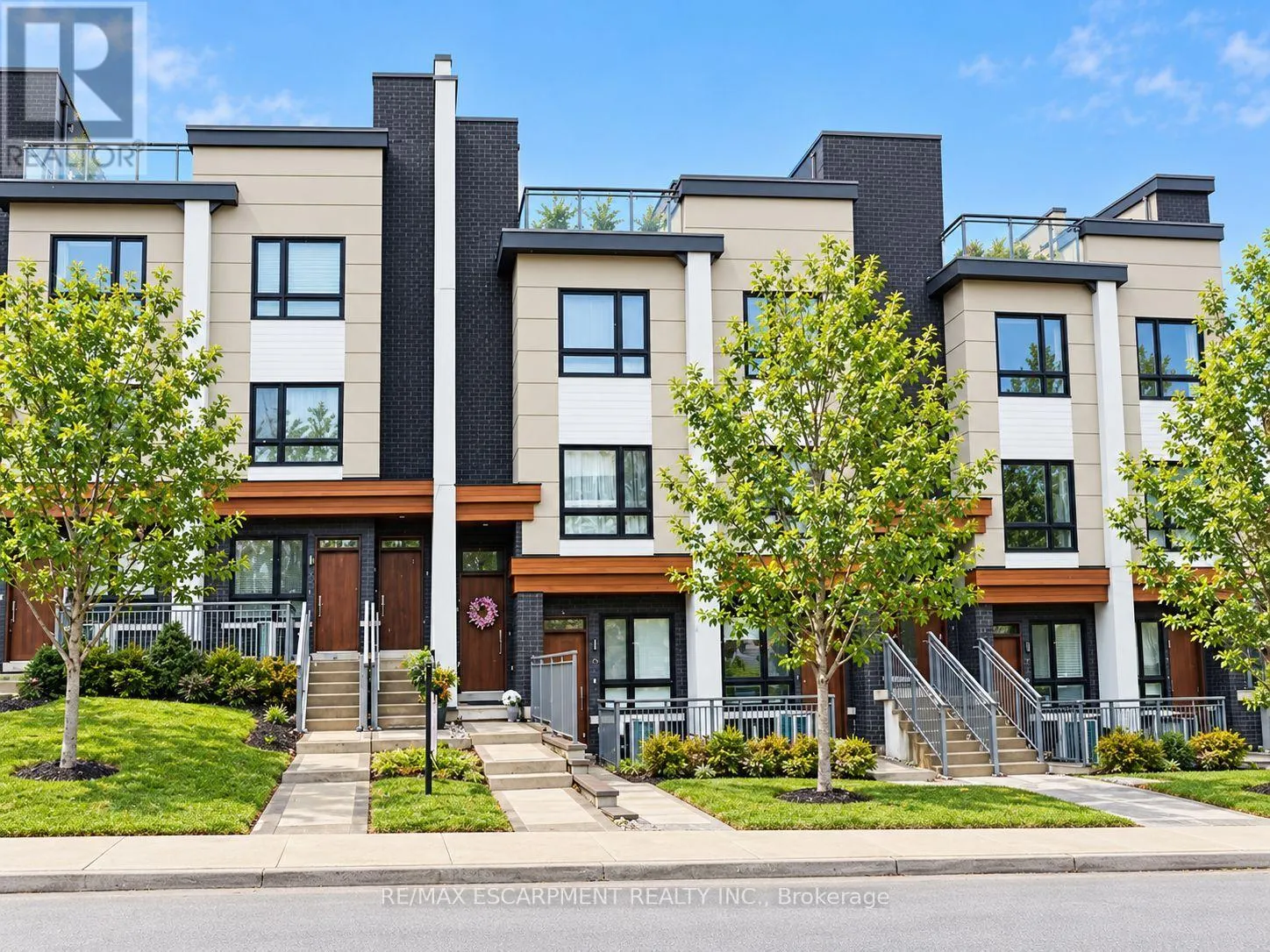 10 - 39 ROBINSON STREET N