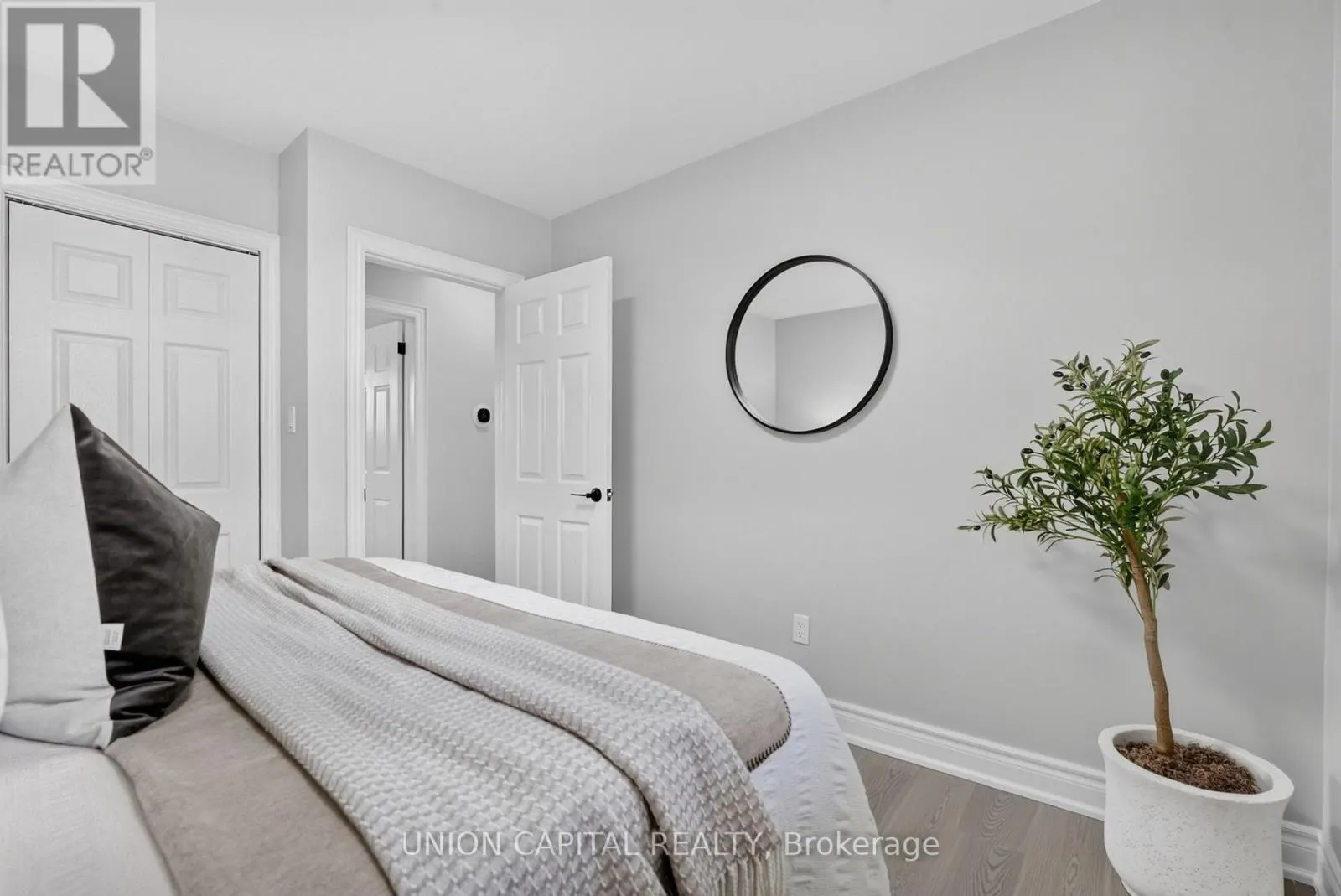 30 COLLIER ROAD N