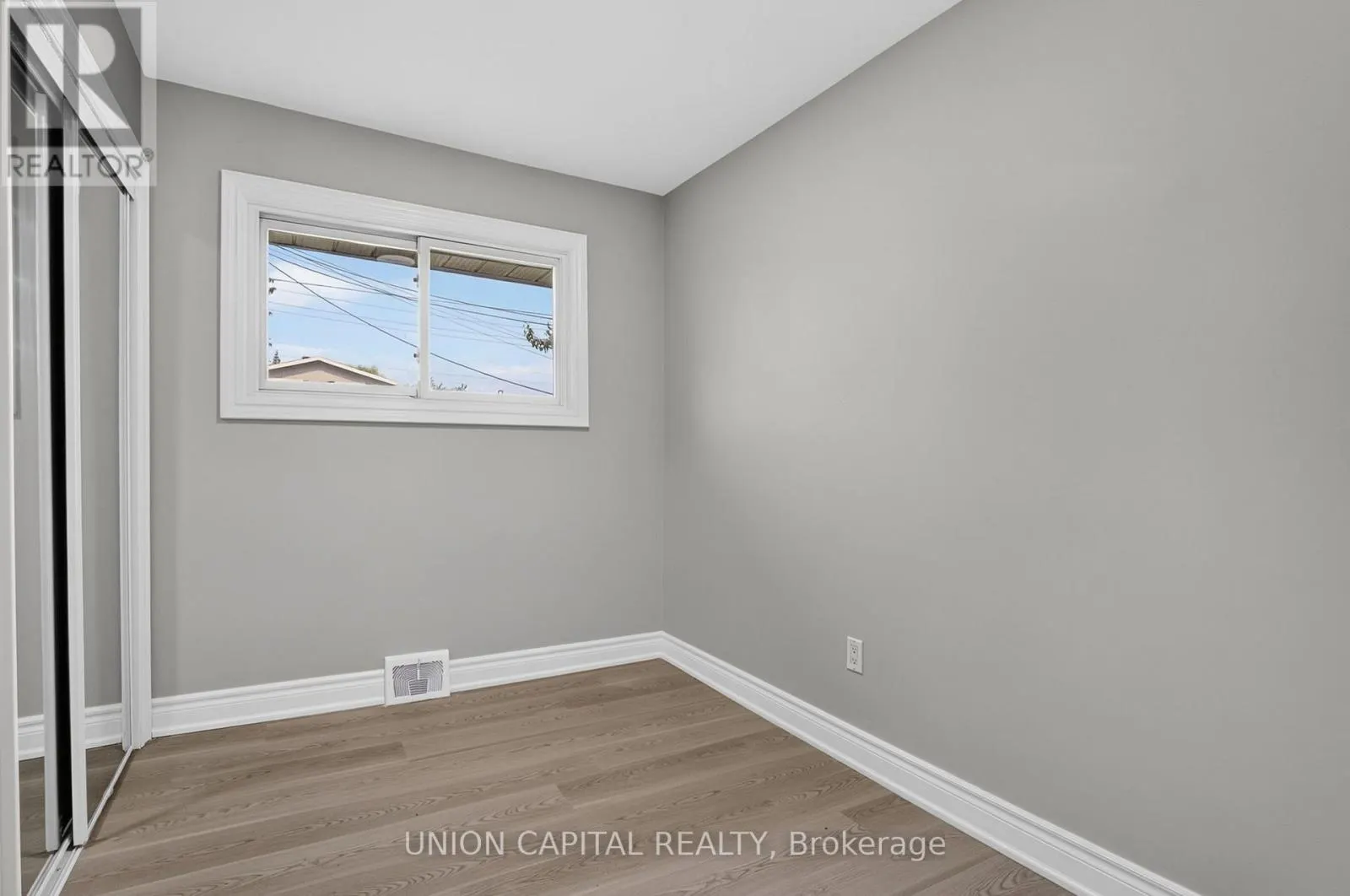 30 COLLIER ROAD N