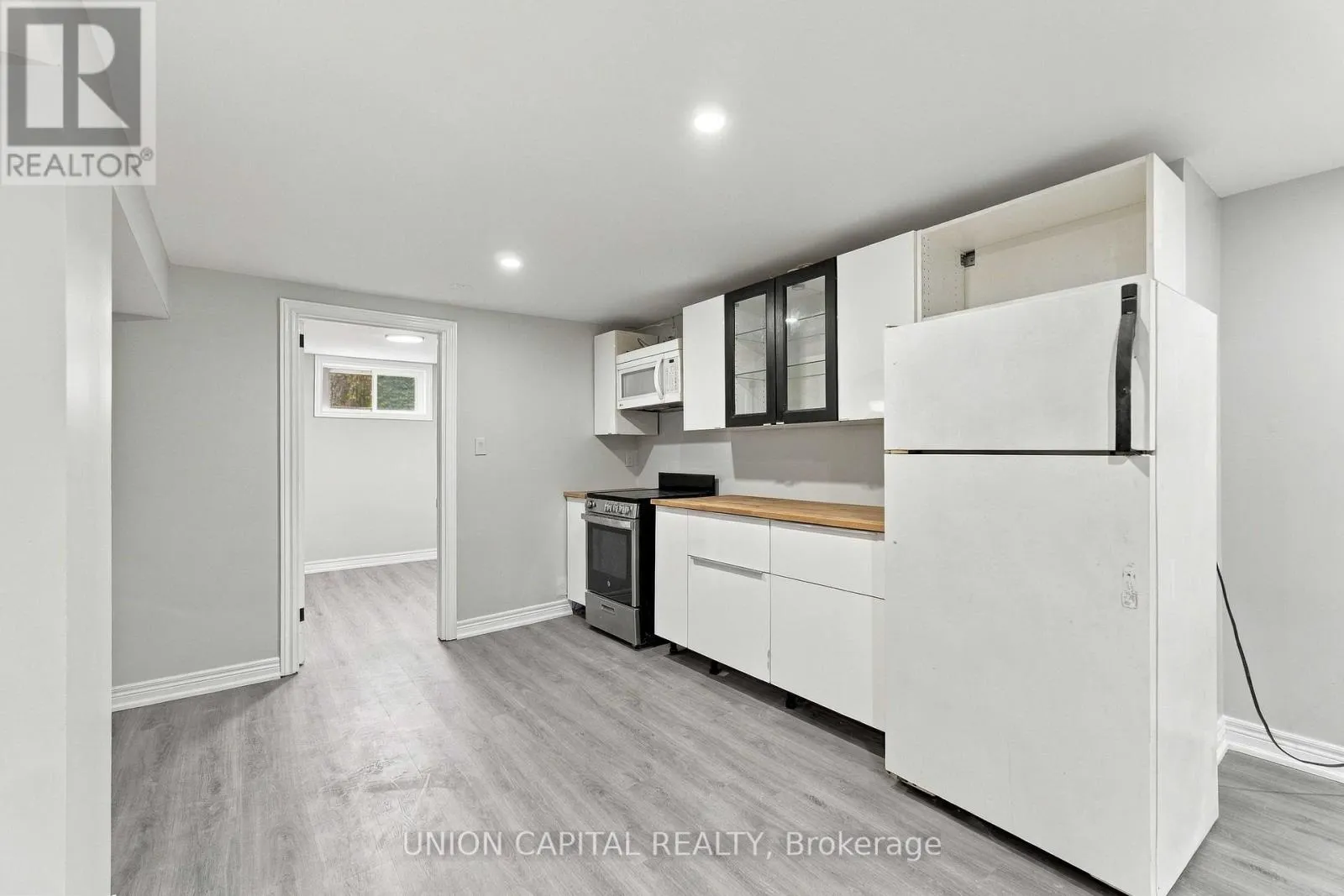 30 COLLIER ROAD N