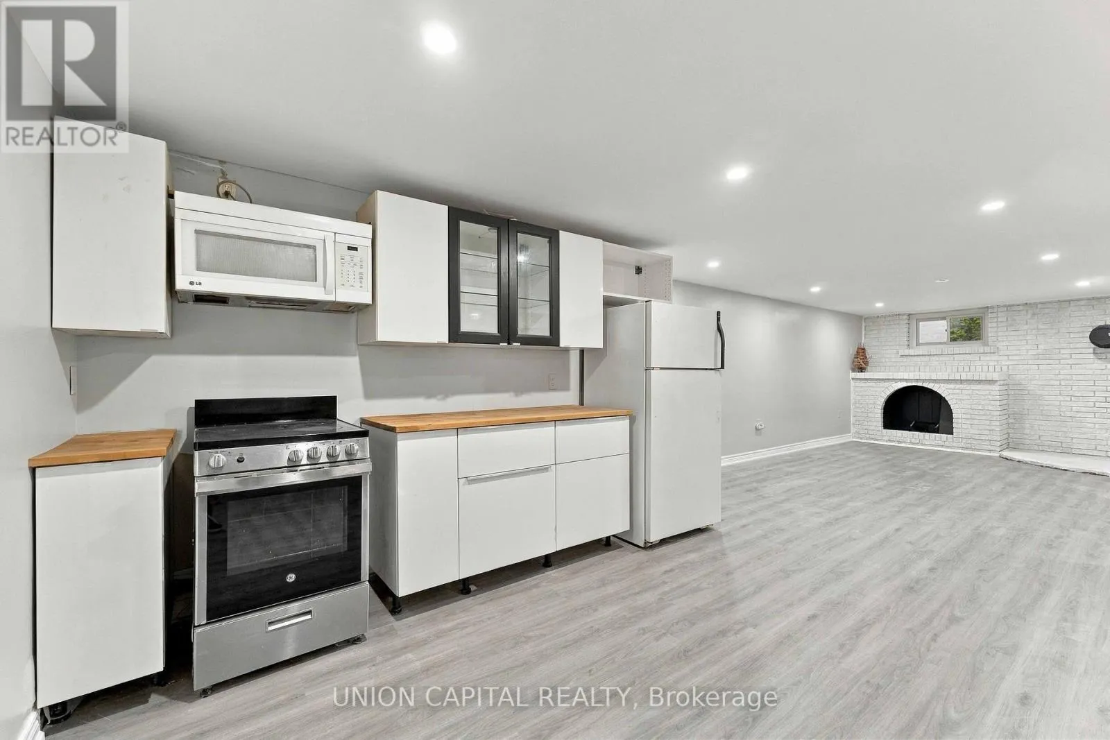 30 COLLIER ROAD N
