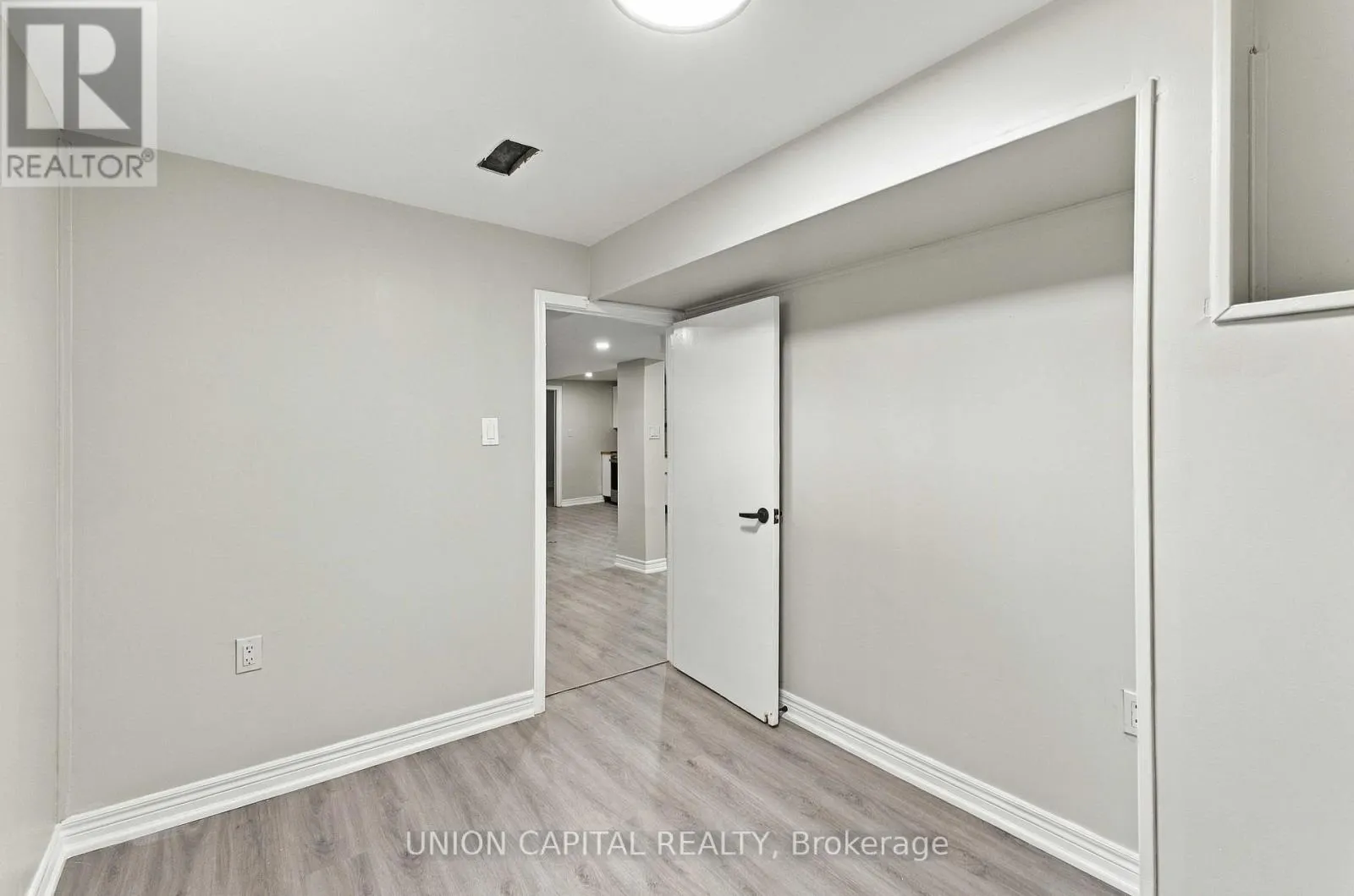 30 COLLIER ROAD N