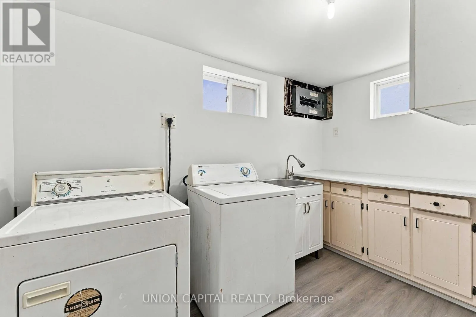 30 COLLIER ROAD N
