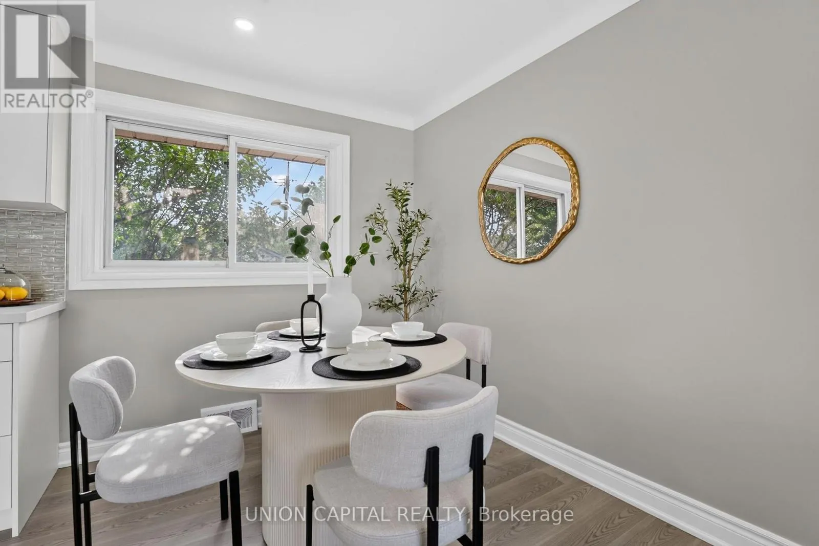30 COLLIER ROAD N