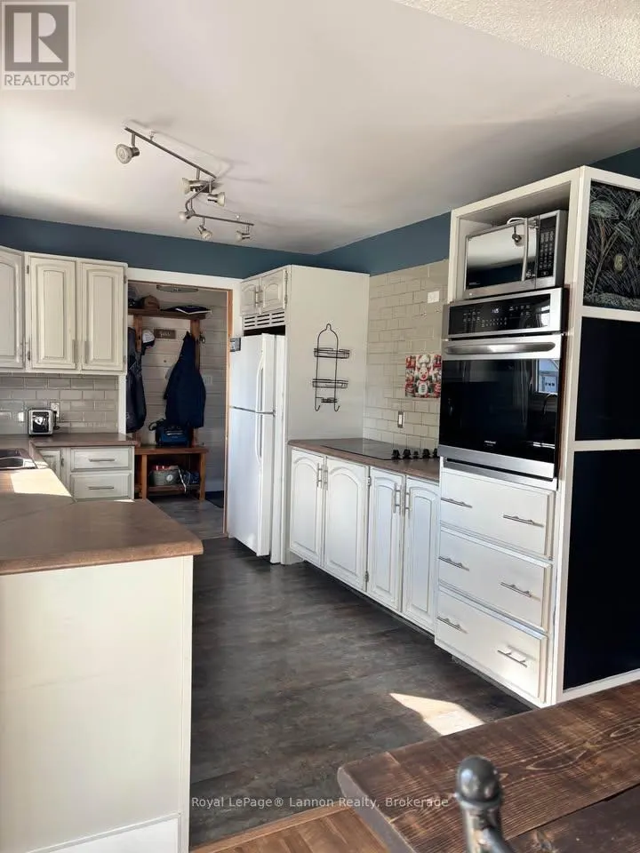 401 FOREMAN PLACE