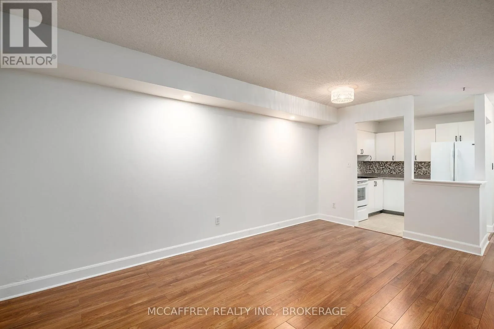 103 - 310 KINGSDALE AVENUE #103
