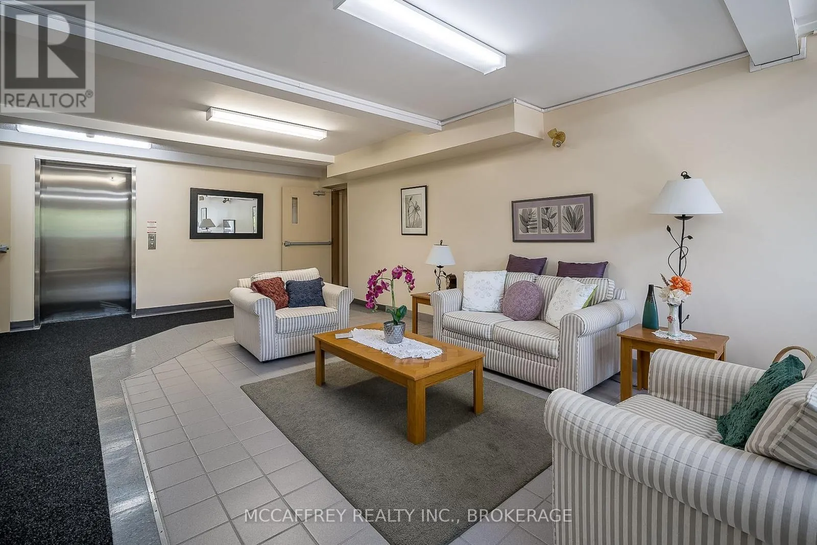 103 - 310 KINGSDALE AVENUE #103
