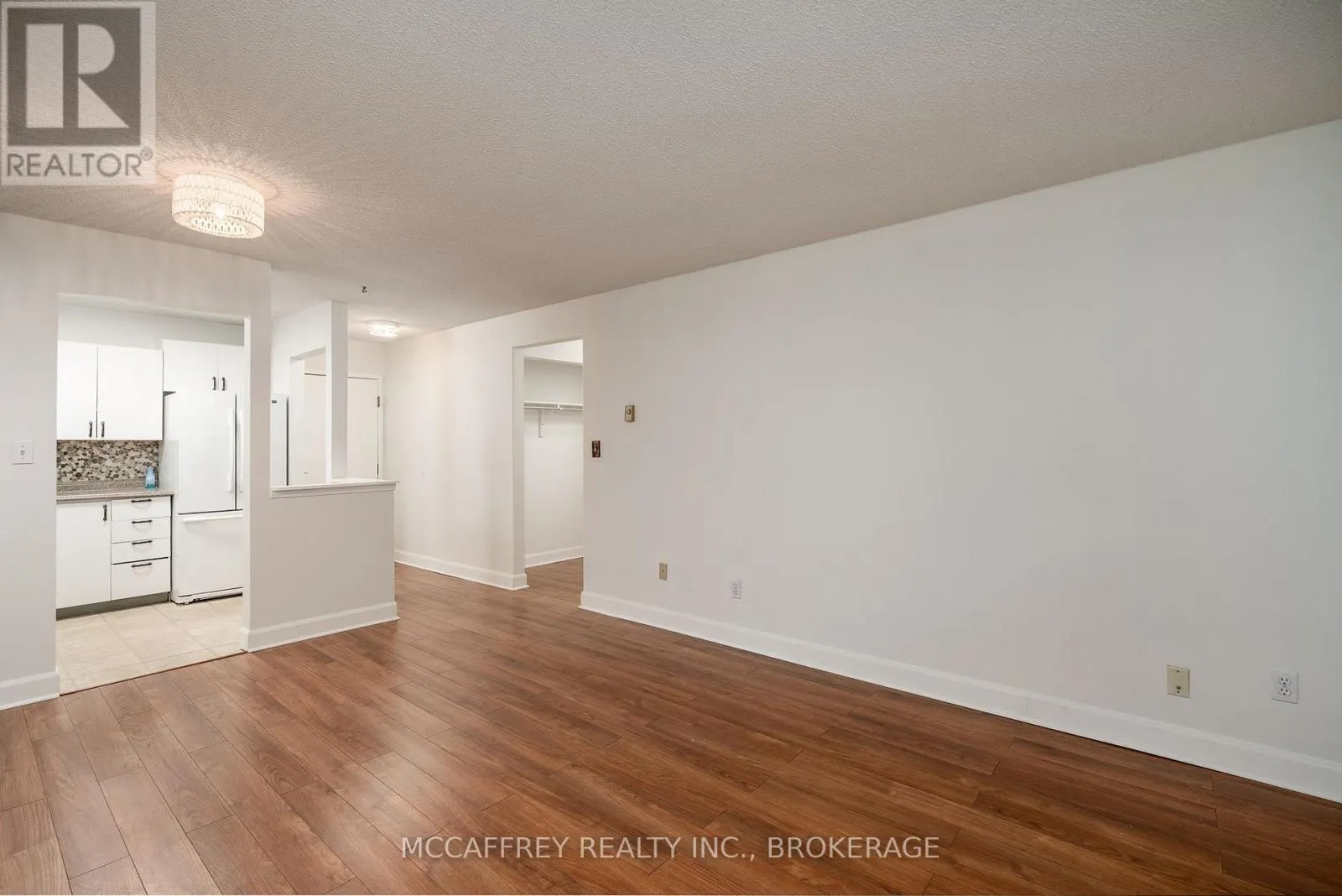 103 - 310 KINGSDALE AVENUE #103