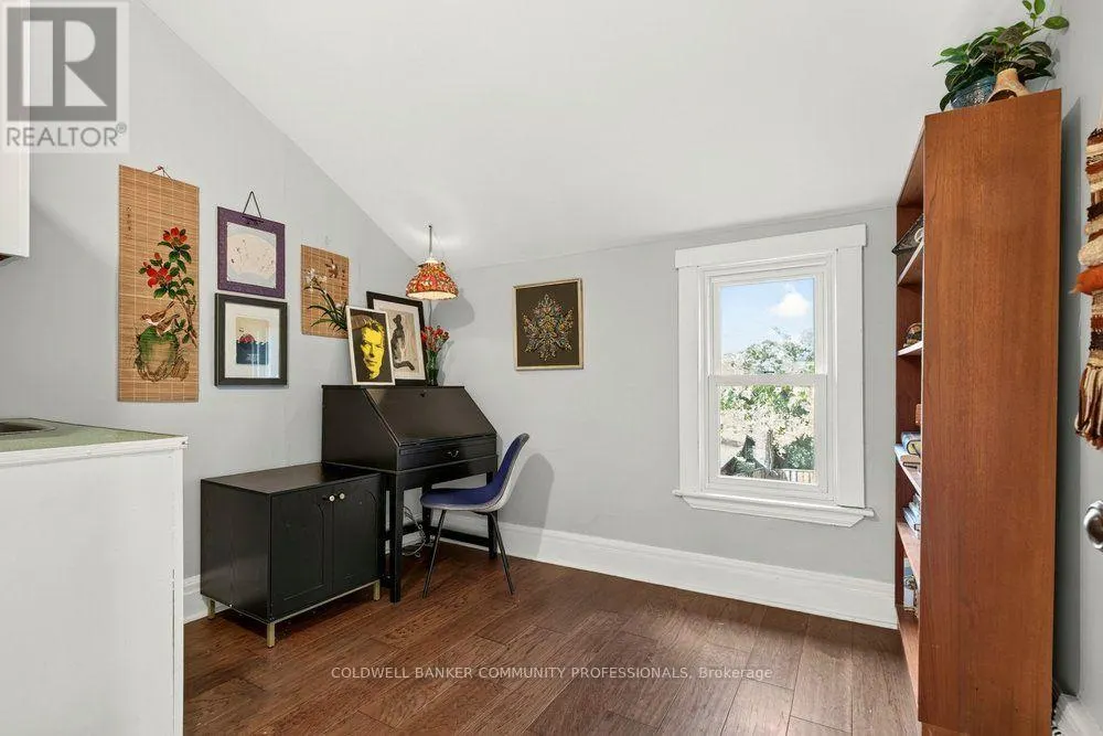 21 BAYFIELD AVENUE