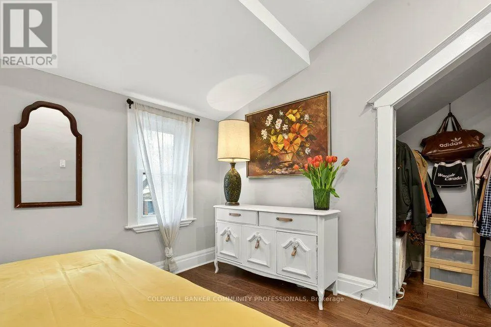 21 BAYFIELD AVENUE