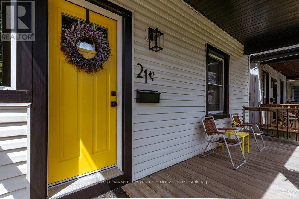 21 BAYFIELD AVENUE