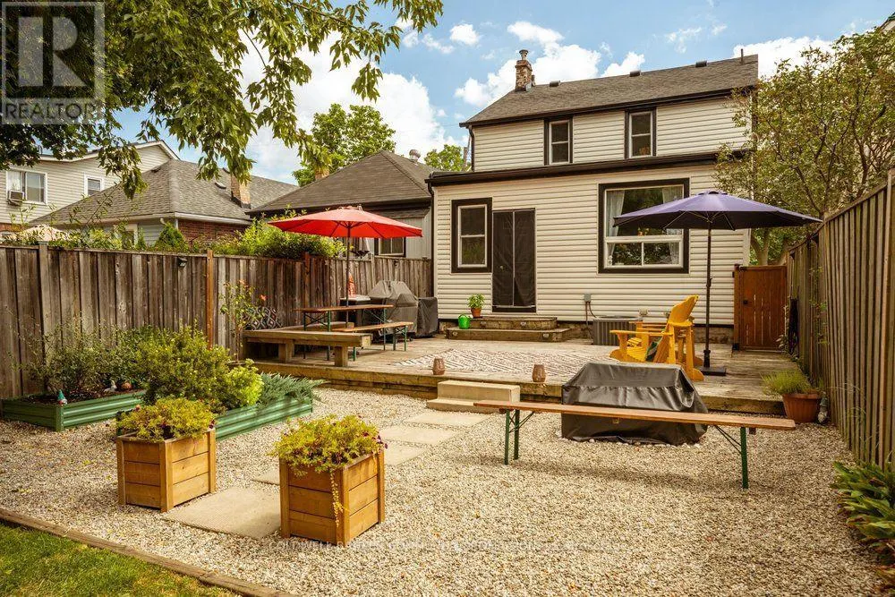 21 BAYFIELD AVENUE