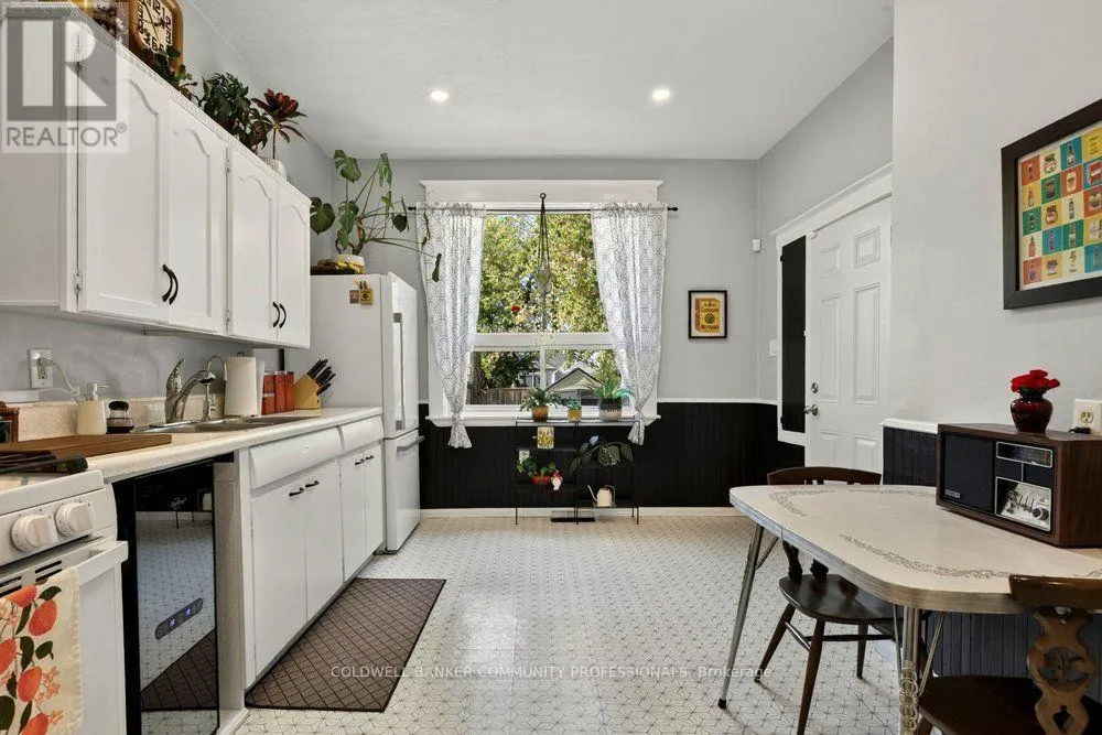 21 BAYFIELD AVENUE