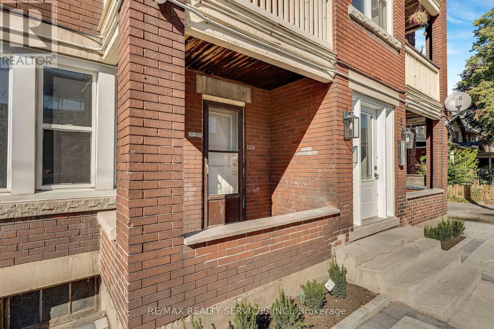 7 - 5 FAIRHOLT ROAD N