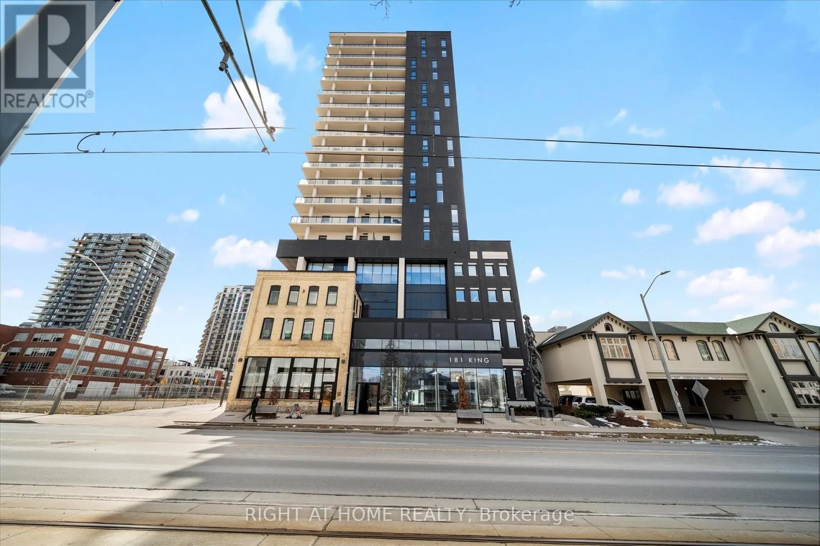 806 - 181 KING STREET S