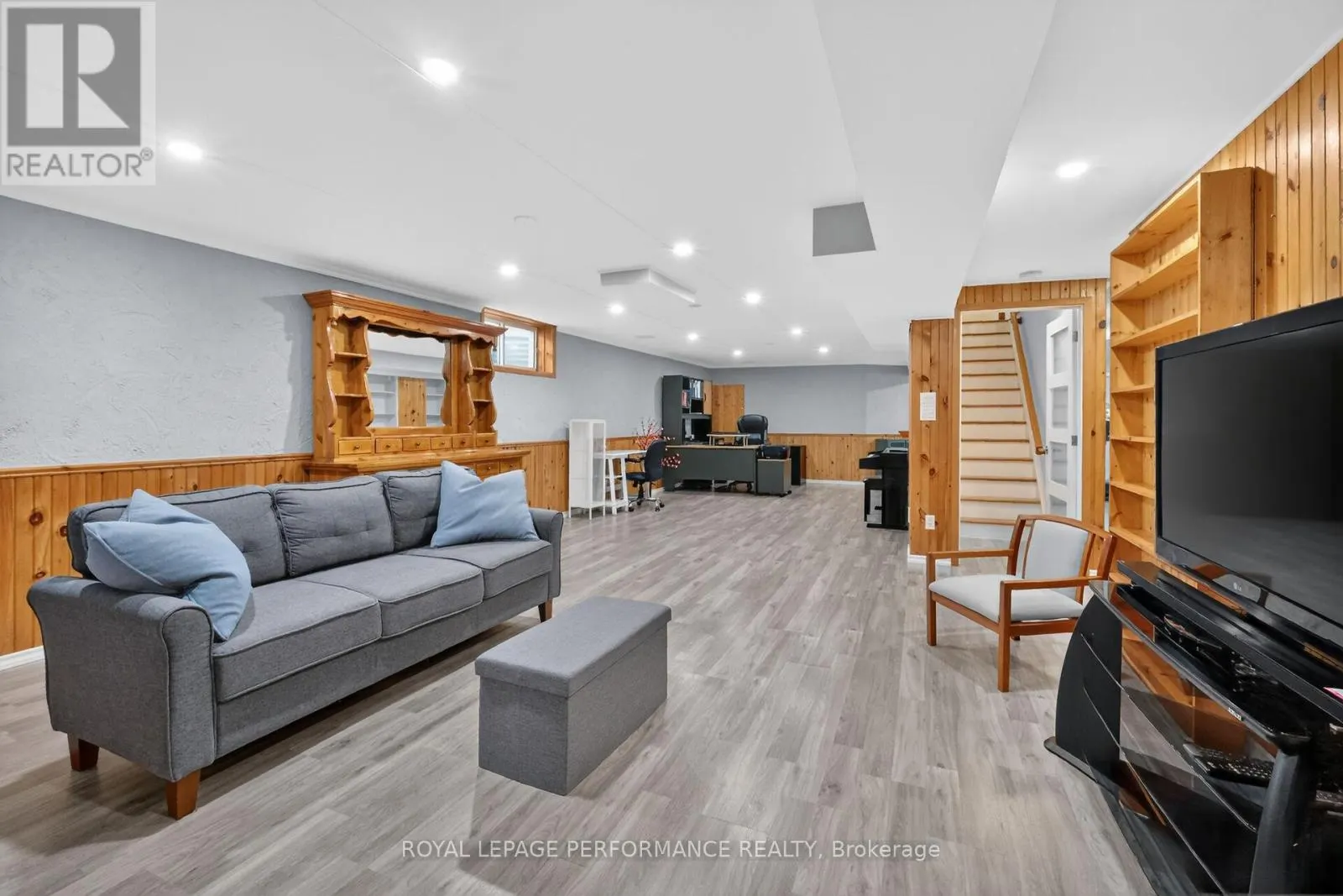 569 PRINCESS LOUISE DRIVE