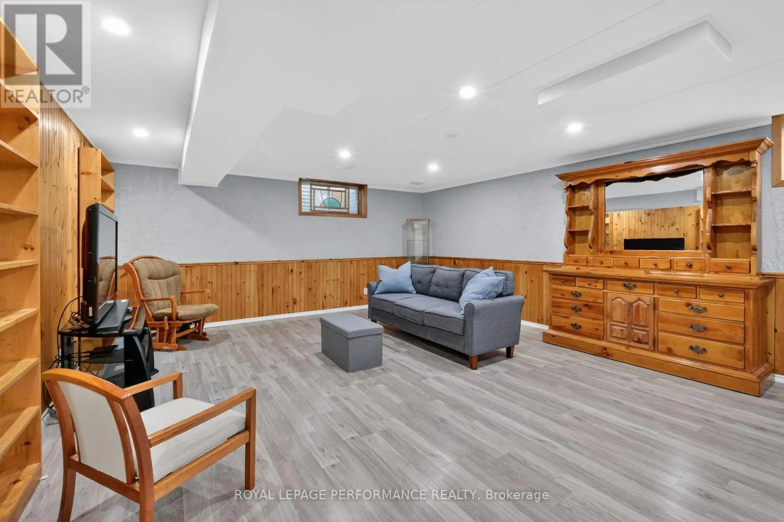 569 PRINCESS LOUISE DRIVE