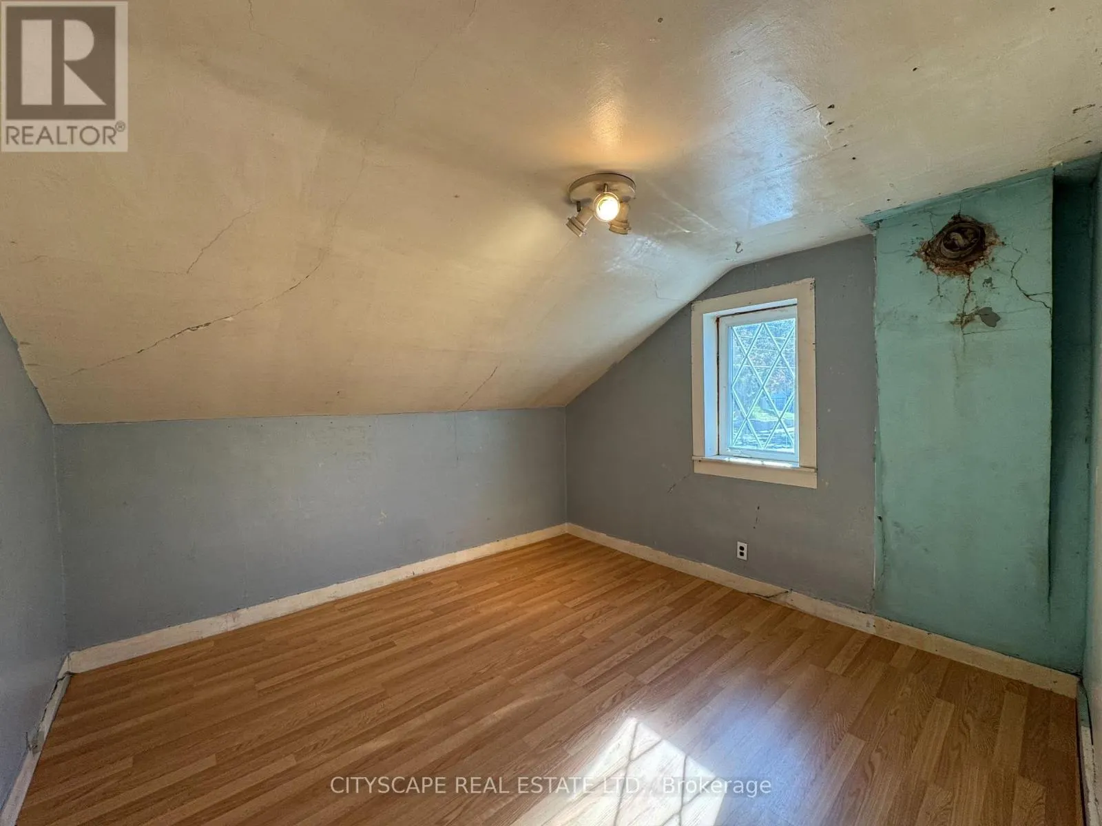 193 QUEEN STREET E