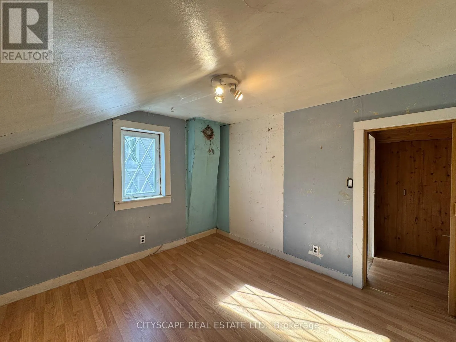 193 QUEEN STREET E