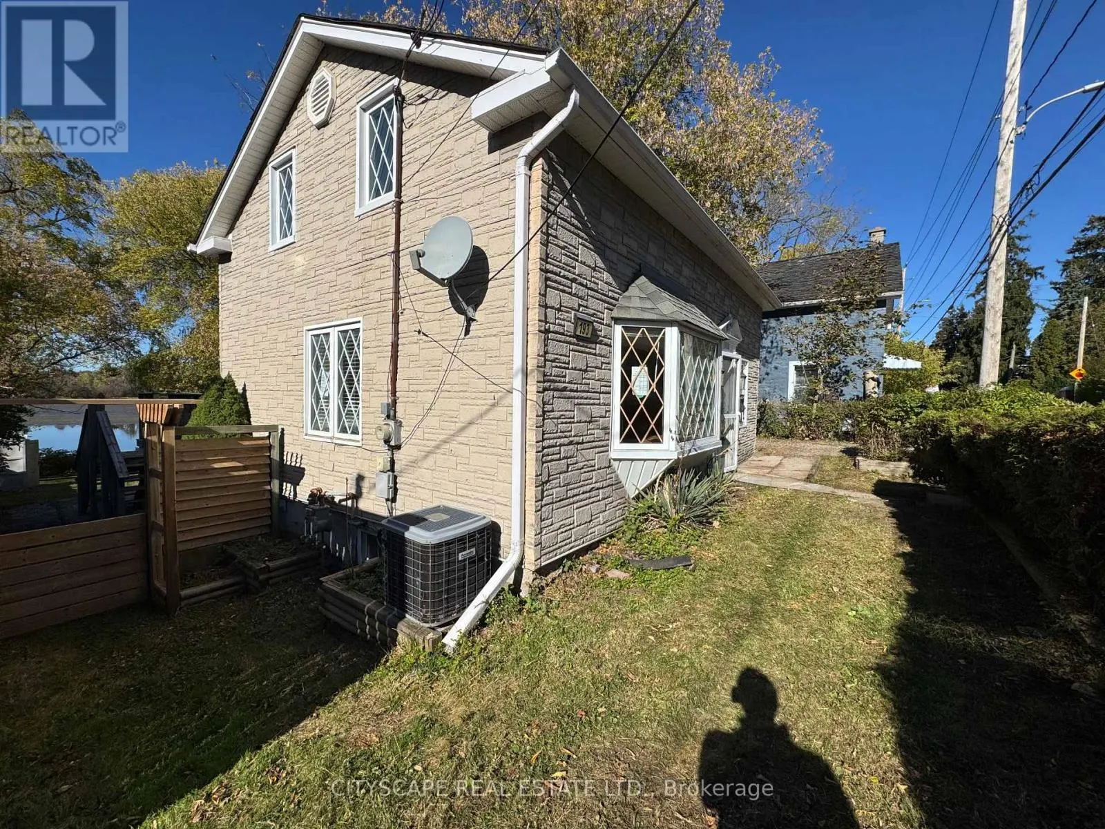 193 QUEEN STREET E