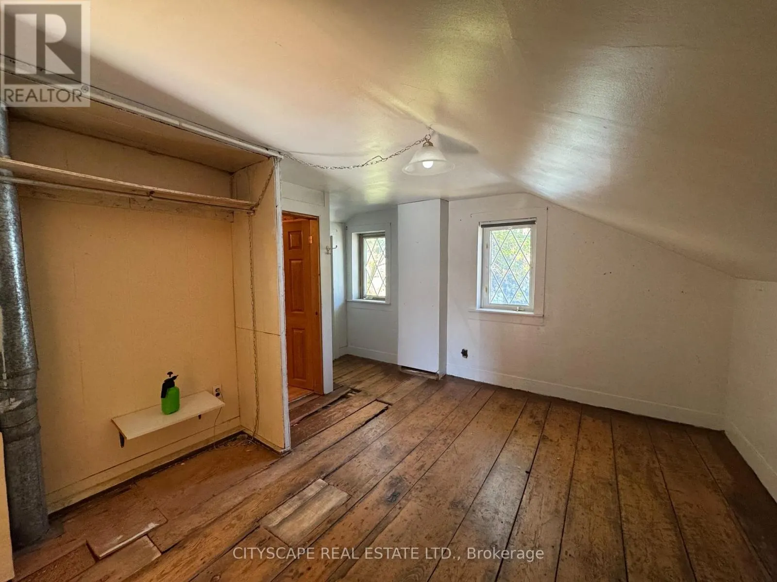 193 QUEEN STREET E