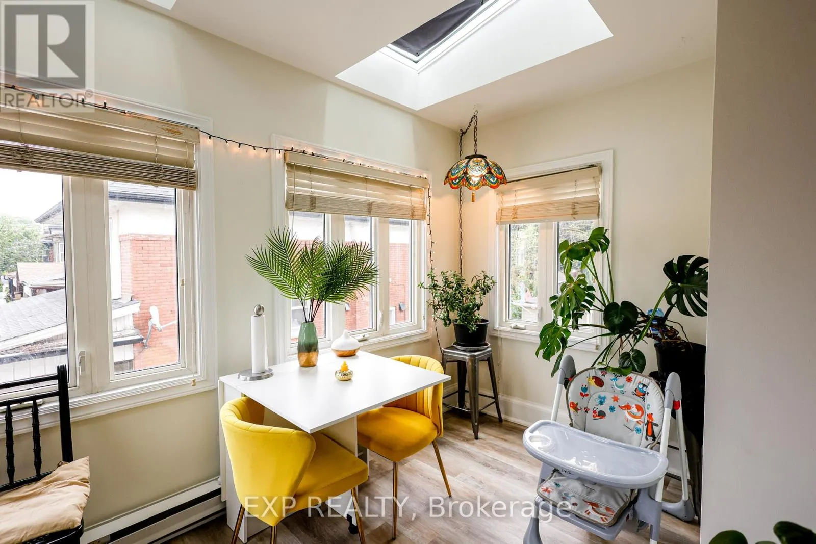 UPPER - 111 BALSAM AVENUE S