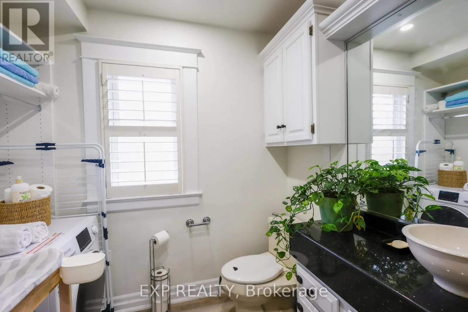 UPPER - 111 BALSAM AVENUE S