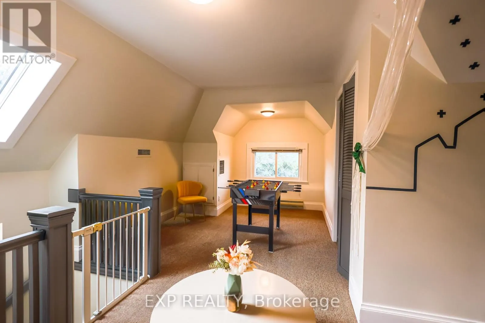 UPPER - 111 BALSAM AVENUE S
