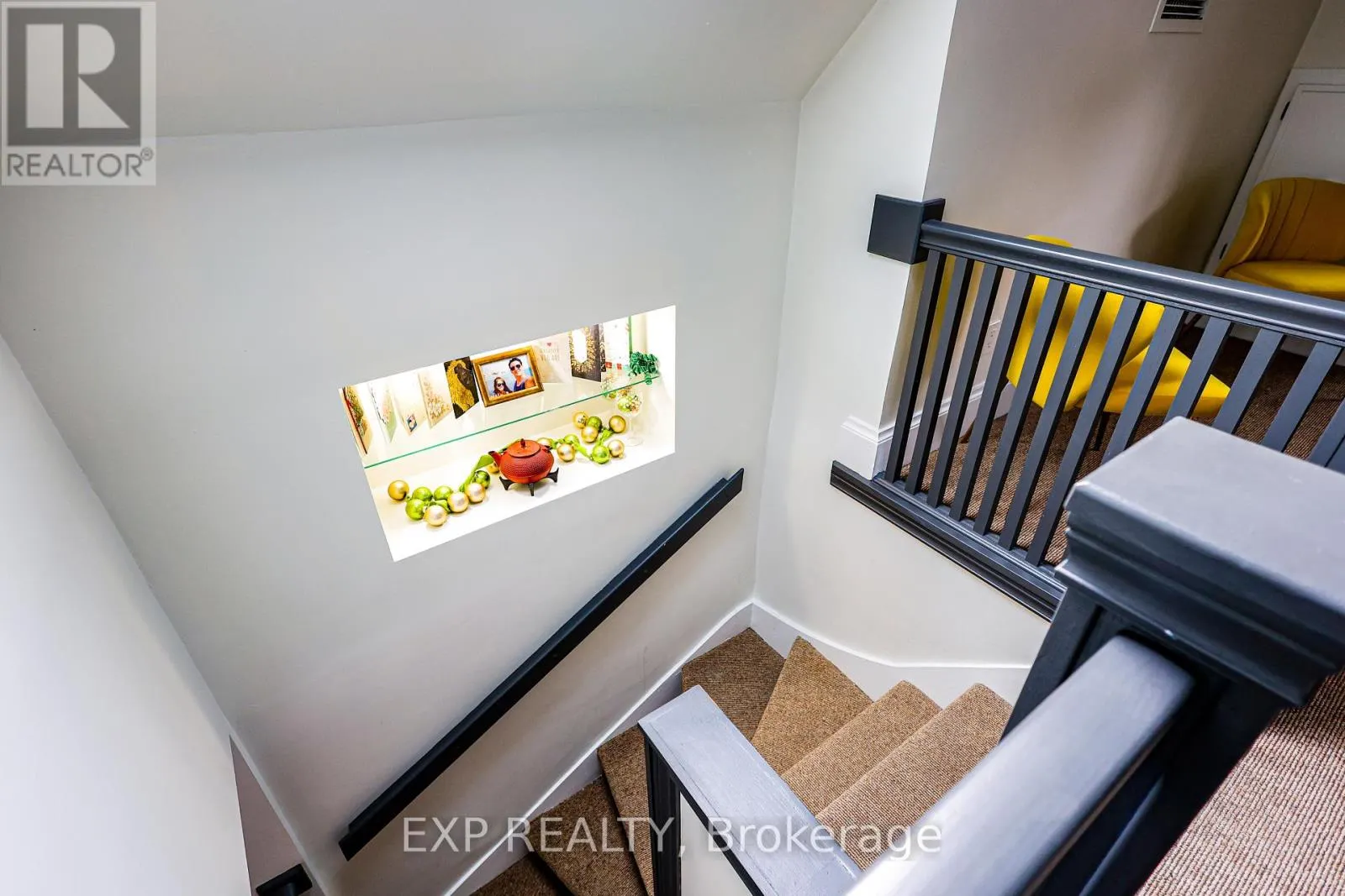 UPPER - 111 BALSAM AVENUE S