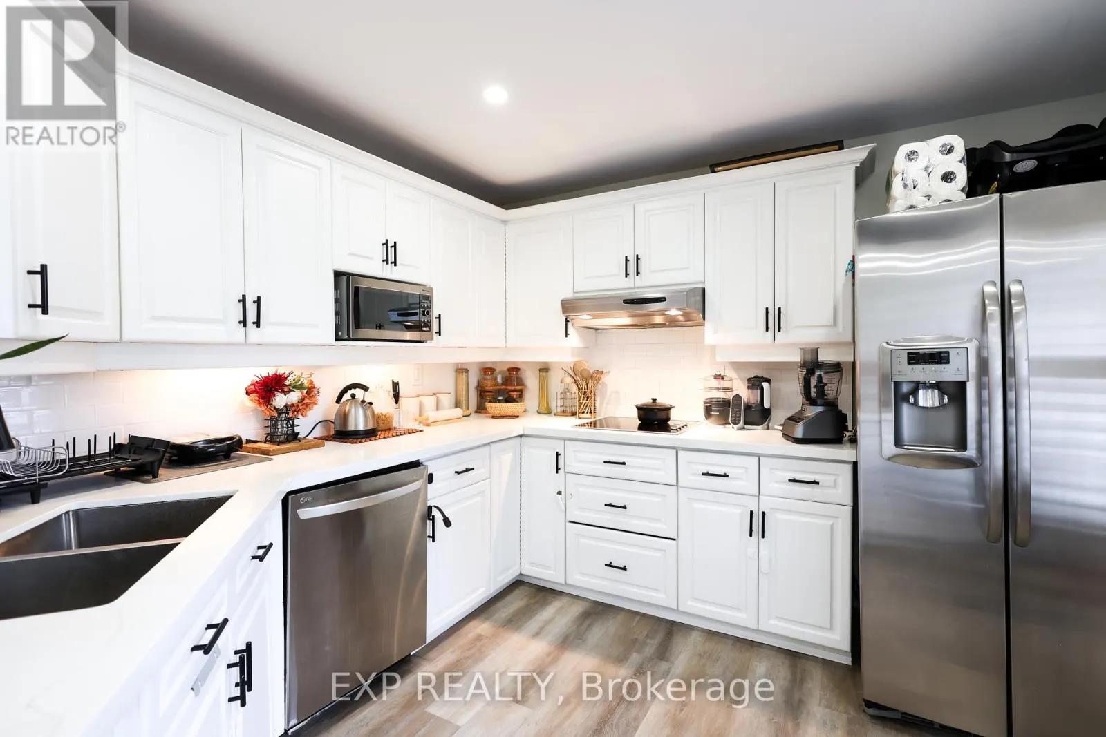 UPPER - 111 BALSAM AVENUE S