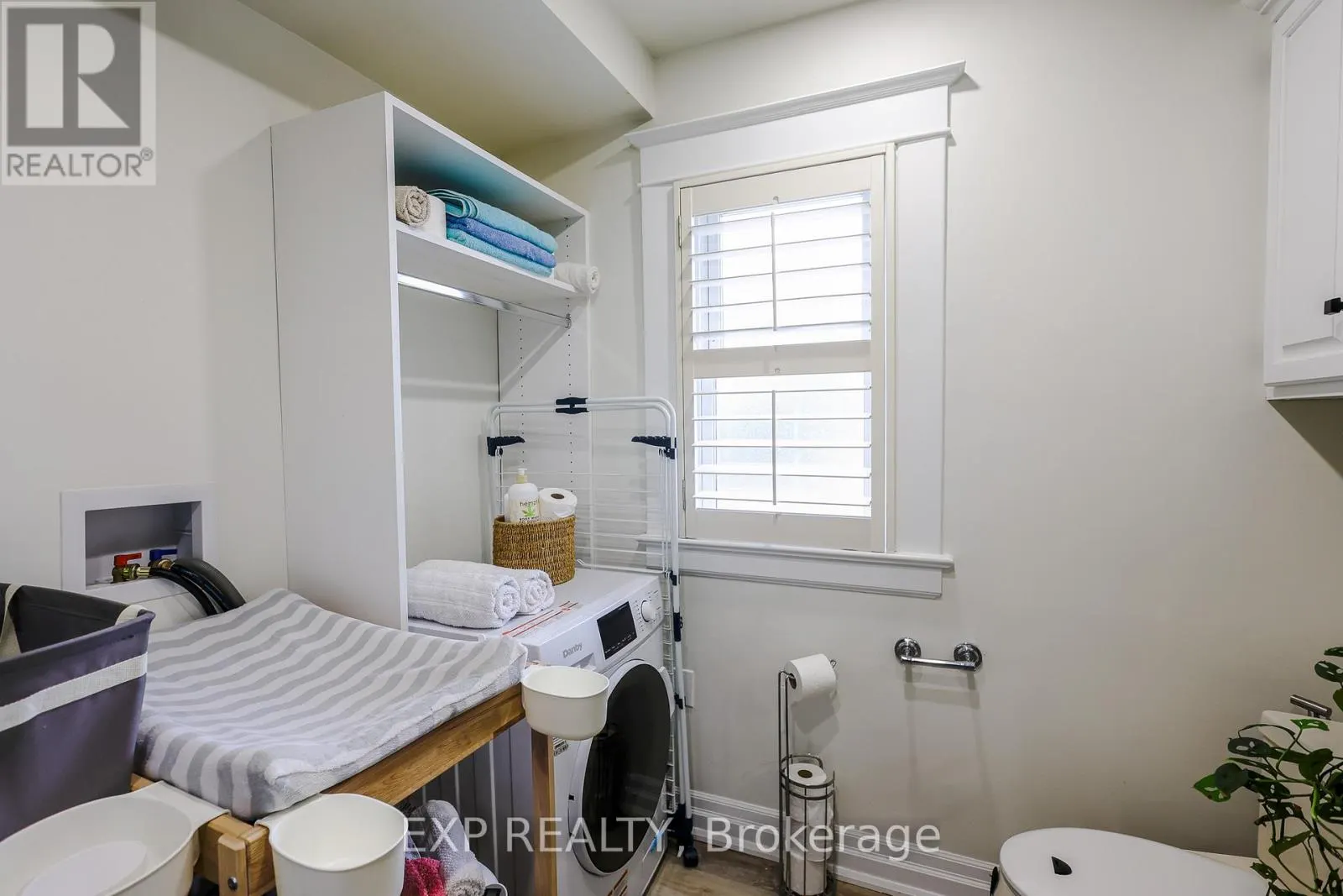 UPPER - 111 BALSAM AVENUE S