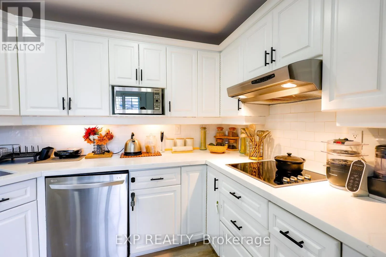 UPPER - 111 BALSAM AVENUE S