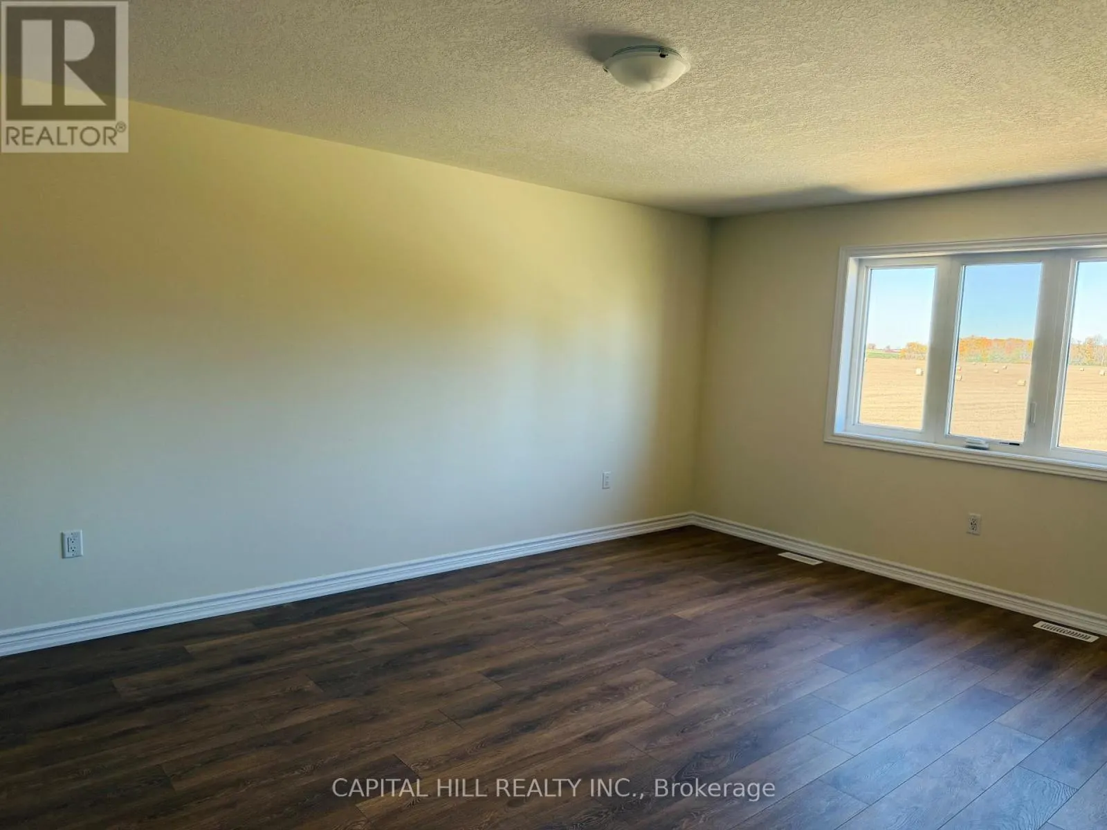 1104 PERIWINKLE CRESCENT