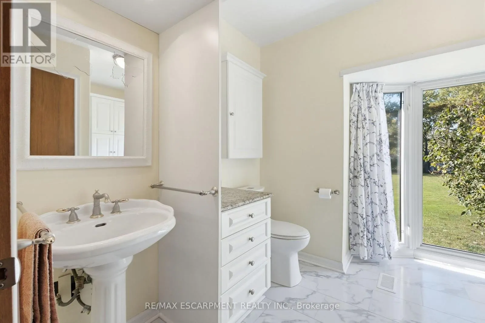 1022 LAKESHORE ROAD