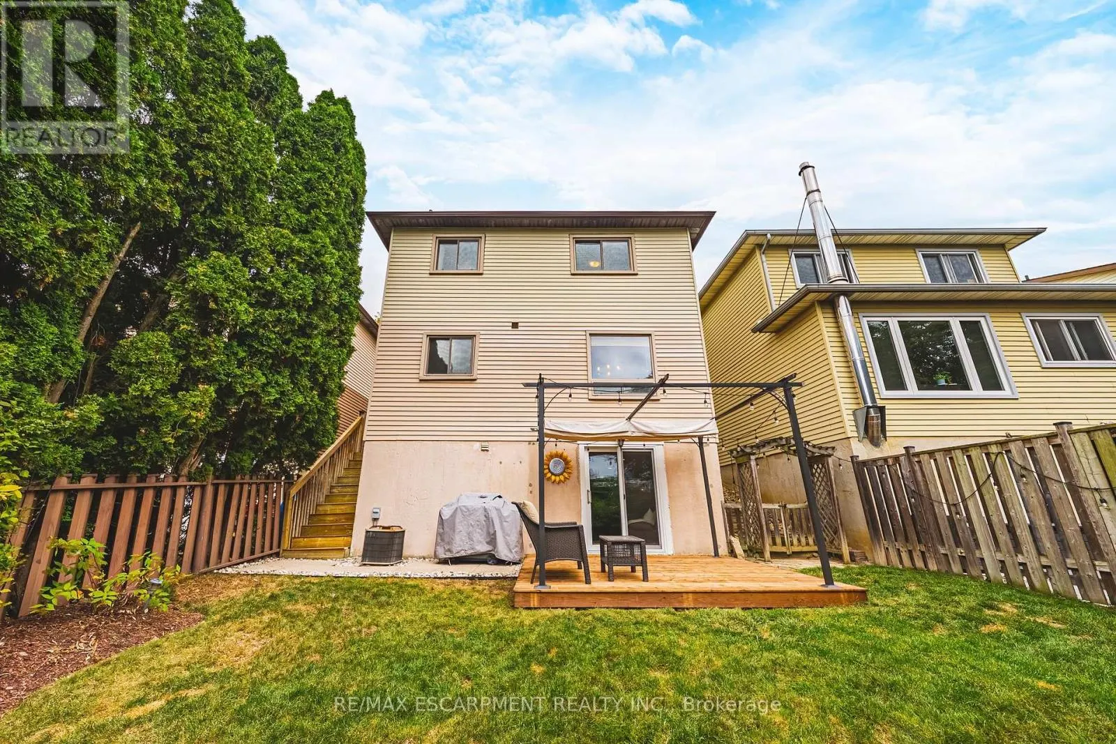 19 HILLSDALE COURT