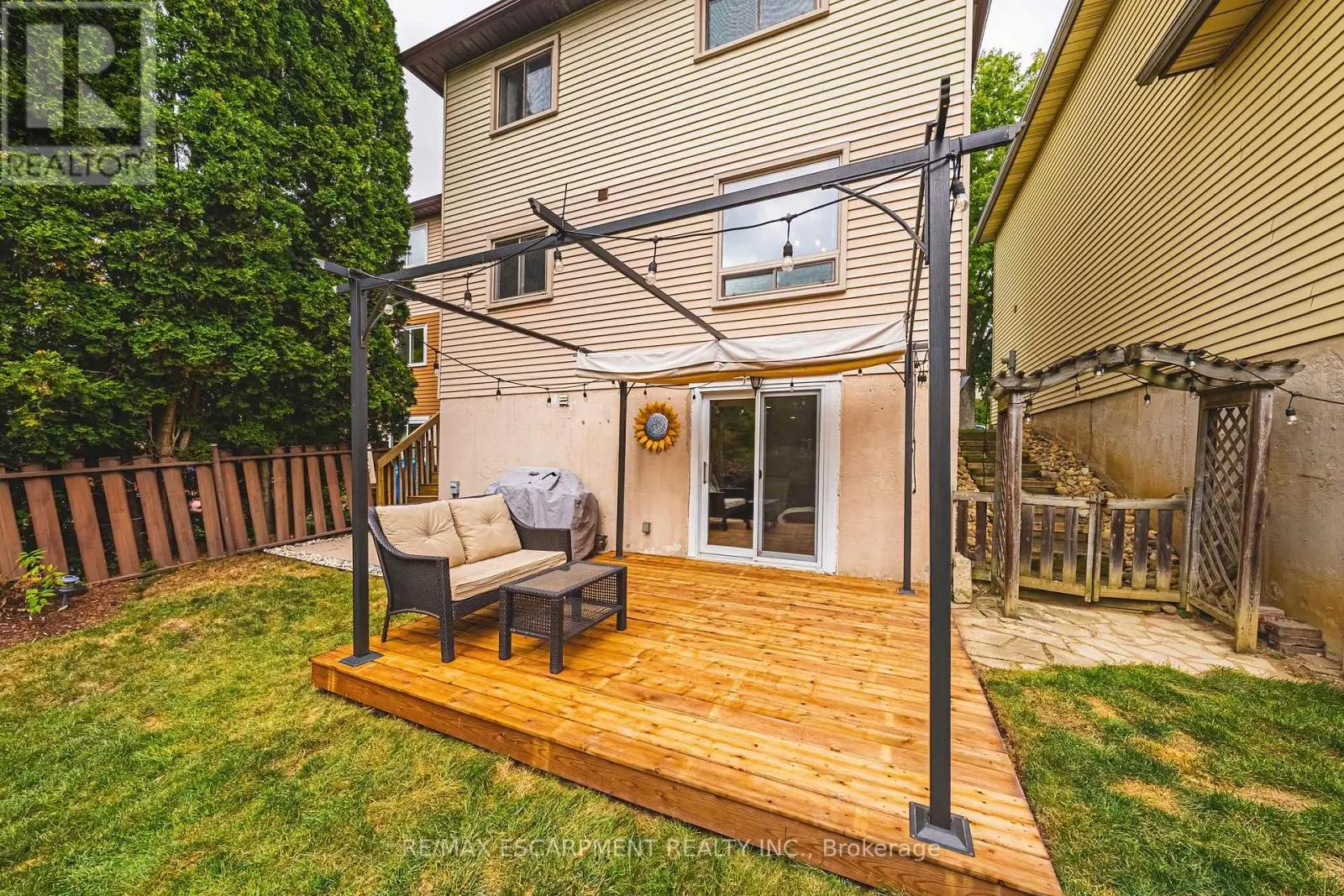 19 HILLSDALE COURT