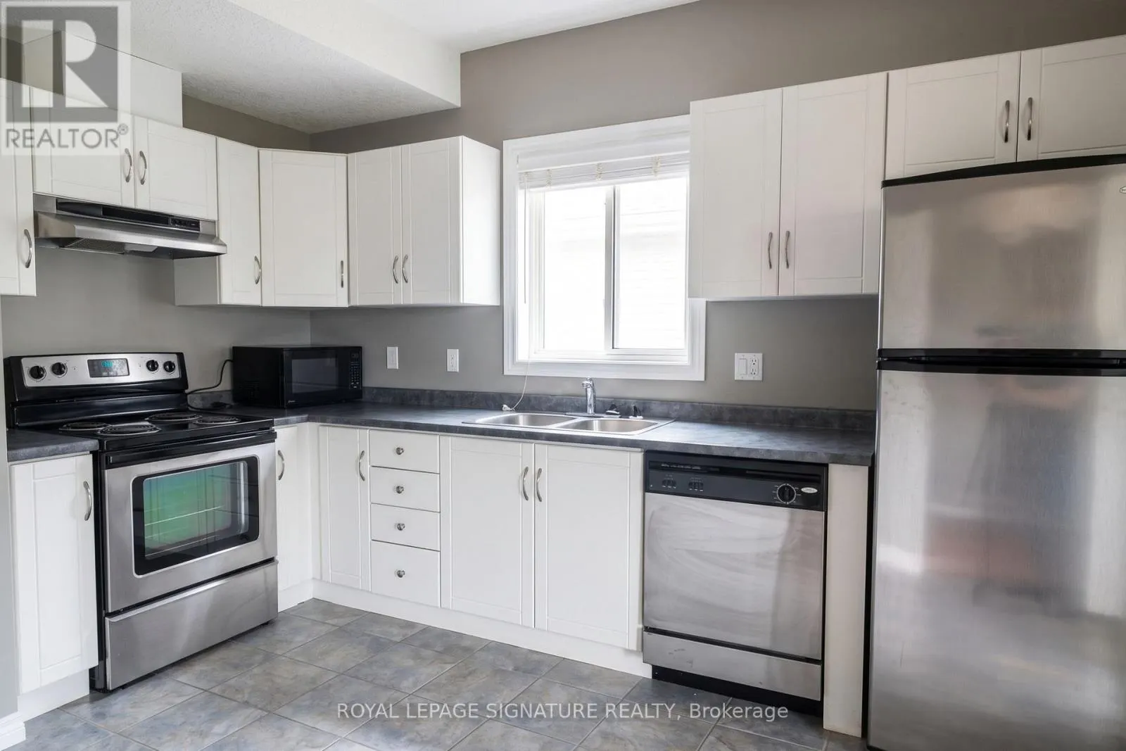 MAIN LEVEL - 654 ST. DAVID STREET N